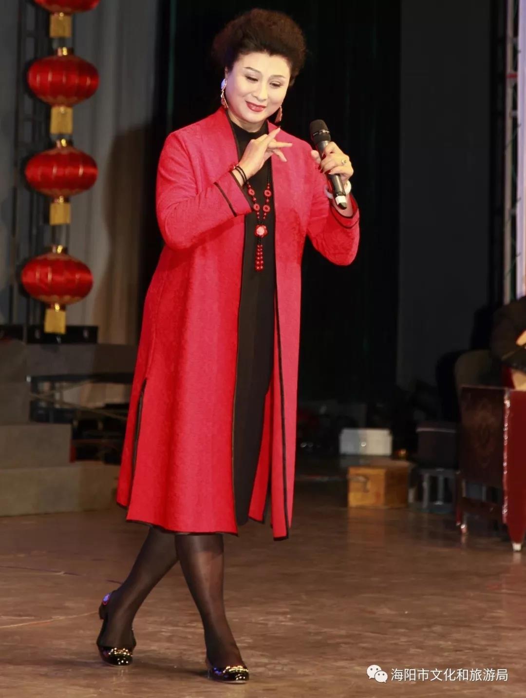 李红梅,优秀青年演员刘铮,杨杨在青年琴师王继辉以及海阳市京剧团乐队